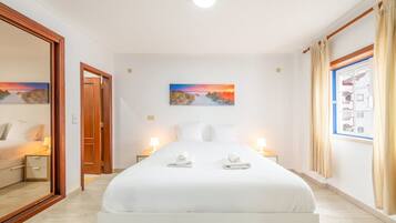 3 chambres, bureau, fer et planche Ă repasser, accĂšs Internet