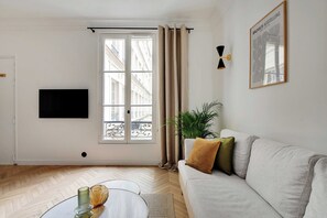 Apartment | Living room - Magnificent apt in Bastille- 1bd/4p - Near Marais (Paris)