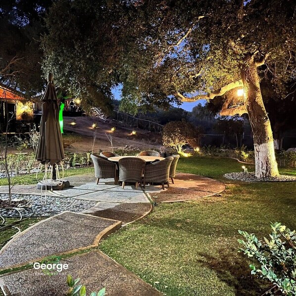 تناول الطعام بالخارج