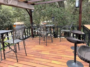 تناول الطعام بالخارج