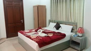 Soundproofing, iron/ironing board, free WiFi