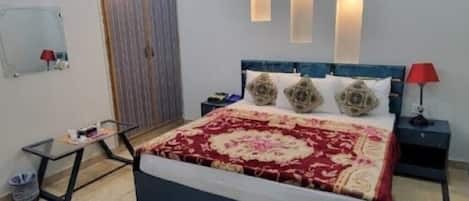 Soundproofing, iron/ironing board, free WiFi