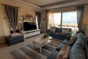 Smart TV, fireplace - Family 5BR Villa with sea views, private pool, summer kitchen & spacious garden (Almyrida)