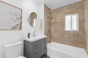 Hair dryer, towels, soap, toilet paper - The Olive. (Santa Ana)