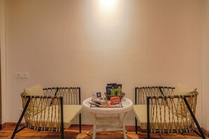 Deluxe Room, Hill View | Interior - ELIVAAS Dilli House One room Suits (Solan)