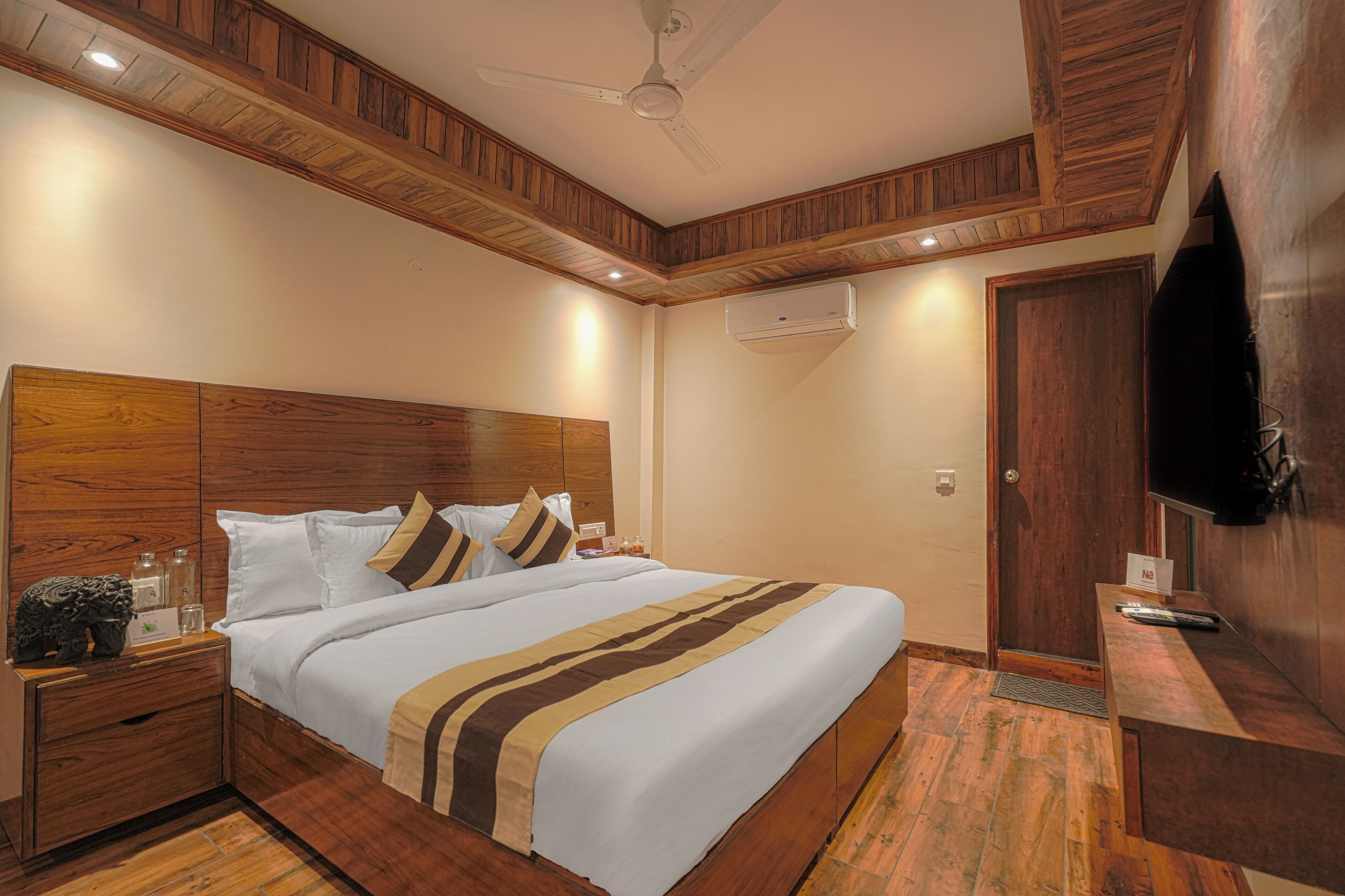 Luksusrom, utsikt mot høyde | Strykejern/-brett og wi-fi (inkludert)