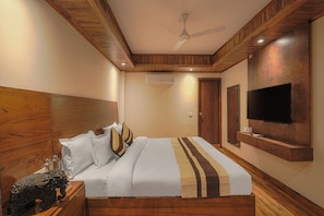 Luxury Room, Hill View | Iron/ironing board, free WiFi - ELIVAAS Dilli House One room Suits (Kasauli)