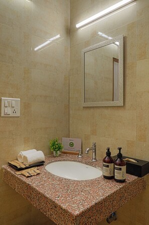 Luxury Room, Hill View | Bathroom - ELIVAAS Dilli House One room Suits (Solan)