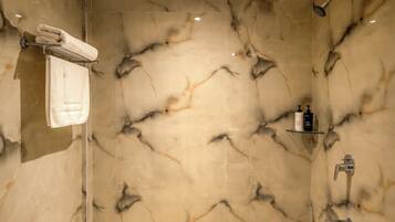 Luxury Room, Hill View | Bathroom