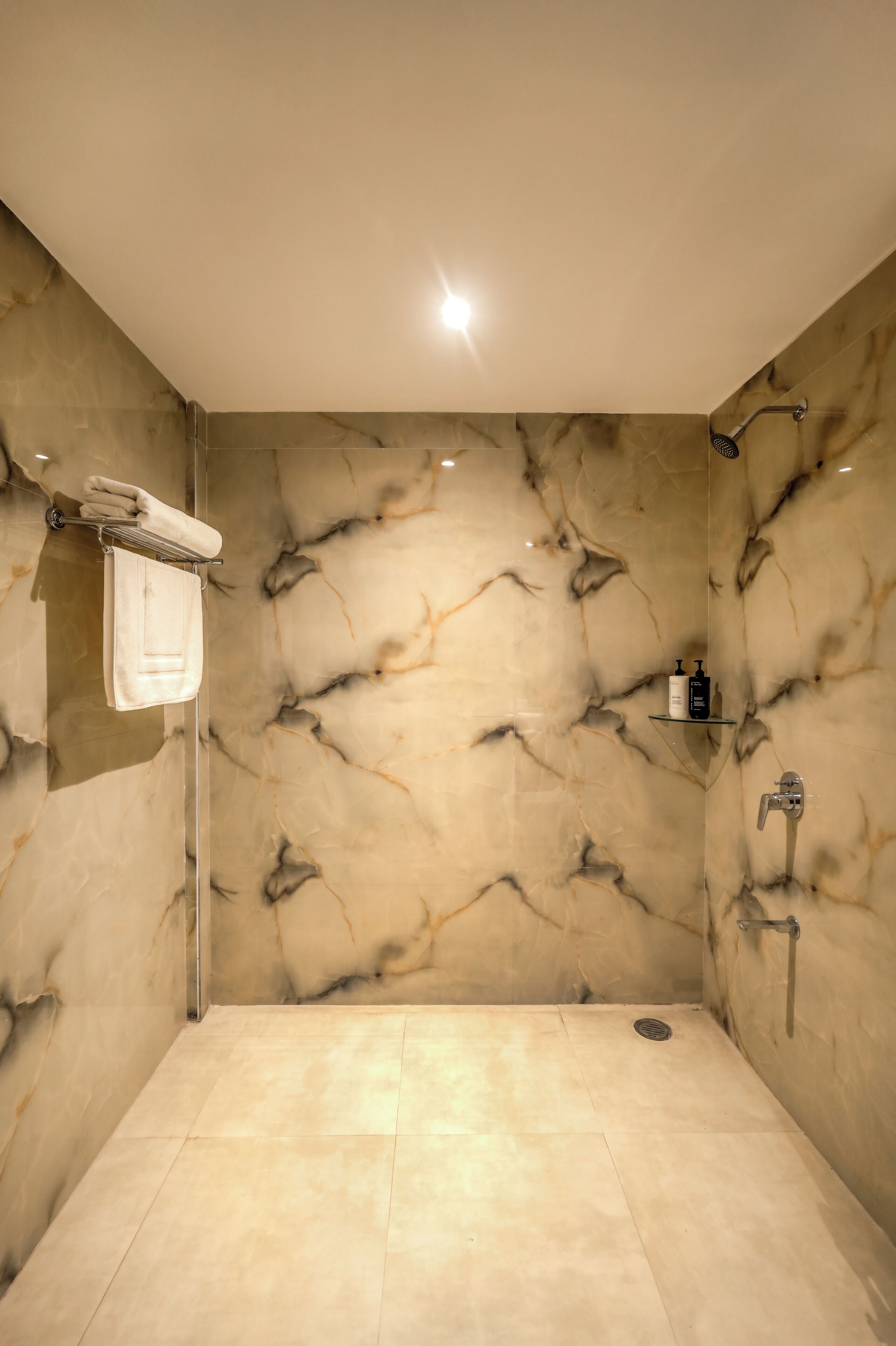 Deluxe Room, Hill View | Bathroom