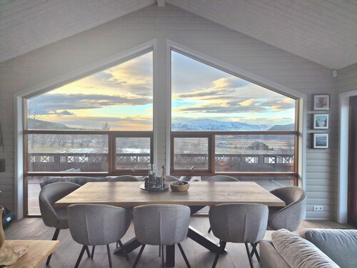 Golden Circle Lux Cabin/Cinema & Aurora Glasshouse