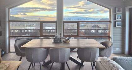 Golden Circle Lux Cabin/Cinema & Aurora Glasshouse