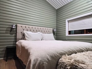 3 bedrooms, iron/ironing board, travel cot, free WiFi