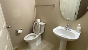 Handtücher, Seife, Toilettenpapier