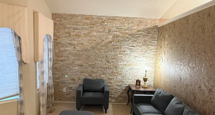 Maple leaf Comfort house west