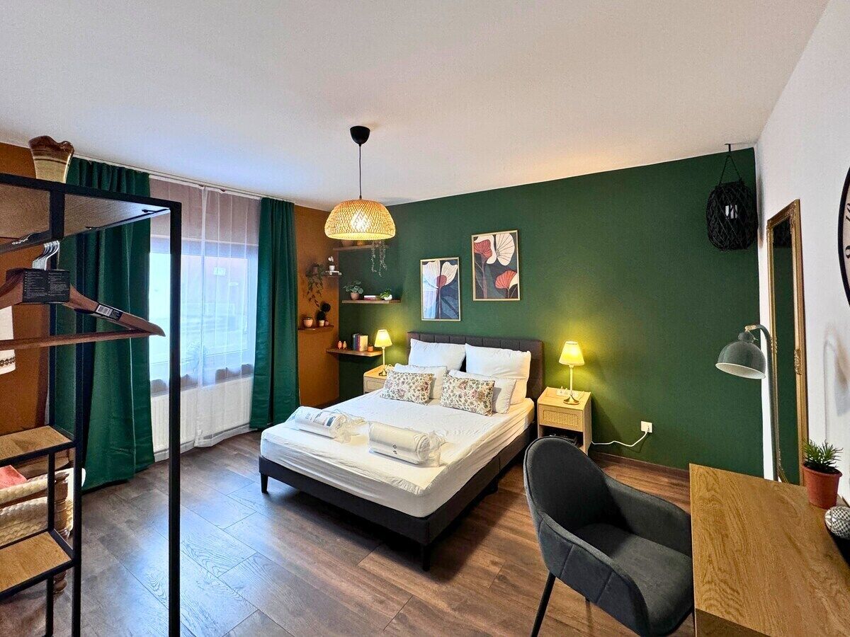 6 bedrooms, iron/ironing board, free WiFi, bed sheets
