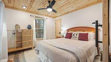 Desk, WiFi, bed sheets