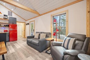 TV - Cloud 9 | Hot Tub Climbing Wall | Heart of Red River Gorge | Sleeps 4 (Gillmore)