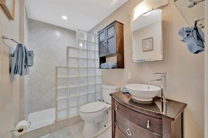 Family House, 3 Bedrooms | Bathroom - Historic Haven by Downtown Safety Harbor (Safety Harbor)