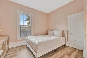 Iron/ironing board, free WiFi - Historic Haven by Downtown Safety Harbor (Safety Harbor)