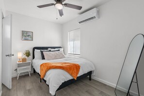 Iron/ironing board, WiFi, bed sheets - Casa Esmeralda · Cozy · Midtown Gem (Tucson)