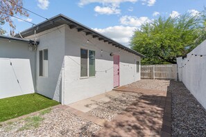 Exterior - Casa Esmeralda · Cozy · Midtown Gem (Tucson)