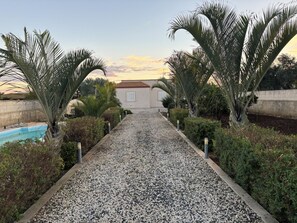 Property grounds - Nina's Garden - Private villa with pool (Siracusa)