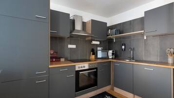 Comfort Duplex, 3 Bedrooms, Pets allowed, Mountain View | Private kitchen