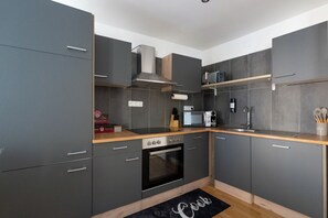 Comfort Duplex, 3 Bedrooms, Pets allowed, Mountain View | Private kitchen | Fridge, oven, stovetop, dishwasher - COY Apartments Kapfenberg  (Kapfenberg)