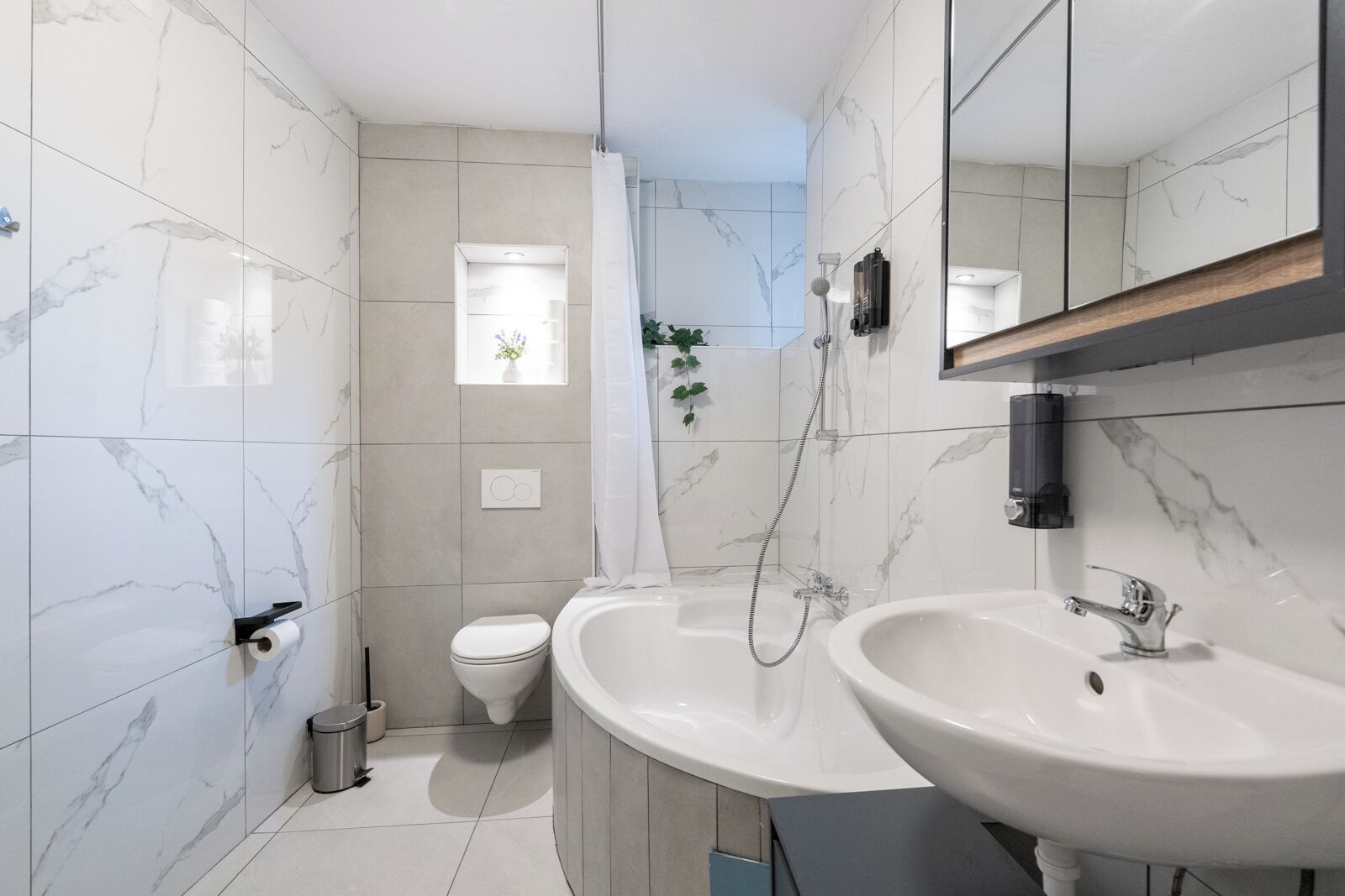 Basic Condo, 1 Bedroom, Non Smoking, Pets allowed | Bathroom | Hair dryer, towels, soap, shampoo