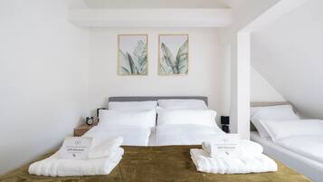 Family Duplex, 3 Bedrooms, Non Smoking, Mountain View | Premium bedding, blackout curtains, iron/ironing board
