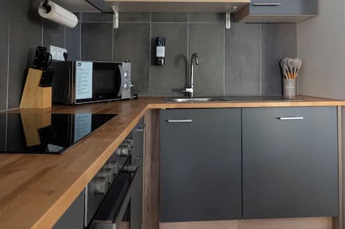 Dúplex Confort, 3 habitaciones, se aceptan mascotas, vista a la montaña | Cocina privada | Refrigerador, horno, parrilla de estufa y lavavajillas