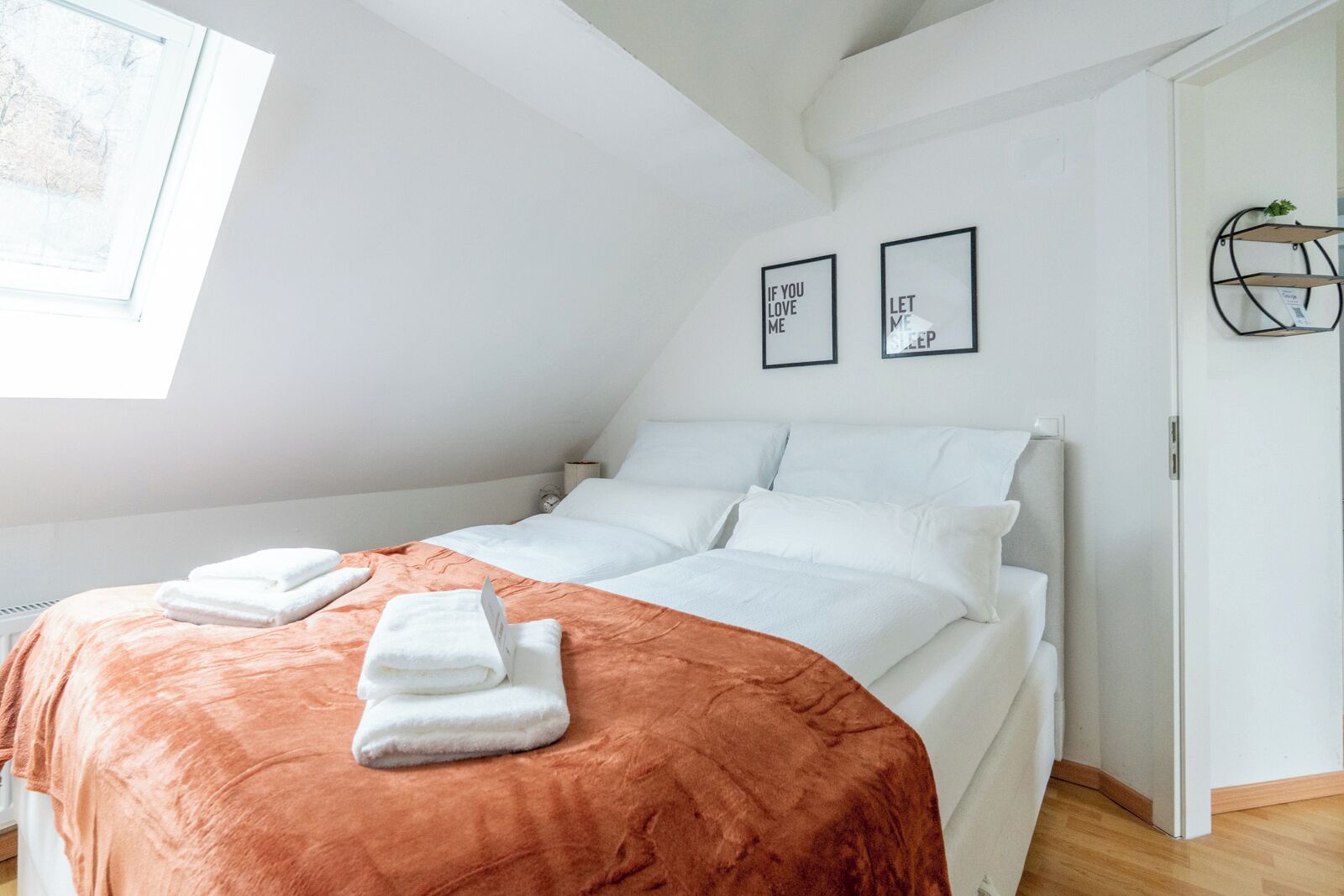 Comfort-Maisonette, 3 Schlafzimmer, Haustiere gestattet, Bergblick | Hochwertige Bettwaren, Verdunkelungsvorhänge, Bügeleisen/Bügelbrett