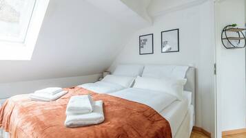 Comfort-Maisonette, 3 Schlafzimmer, Haustiere gestattet, Bergblick | Hochwertige Bettwaren, VerdunkelungsvorhĂ€nge, BĂŒgeleisen/BĂŒgelbrett