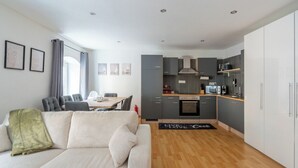 Toetasjesleilighet – comfort, 3 soverom, kjæledyr tillatt, fjellutsikt | Oppholdsområde