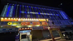 A building with multiple signs, including "Koshe Kosha" and "Paro Residency". - Hotel Paro Residency (Leh)