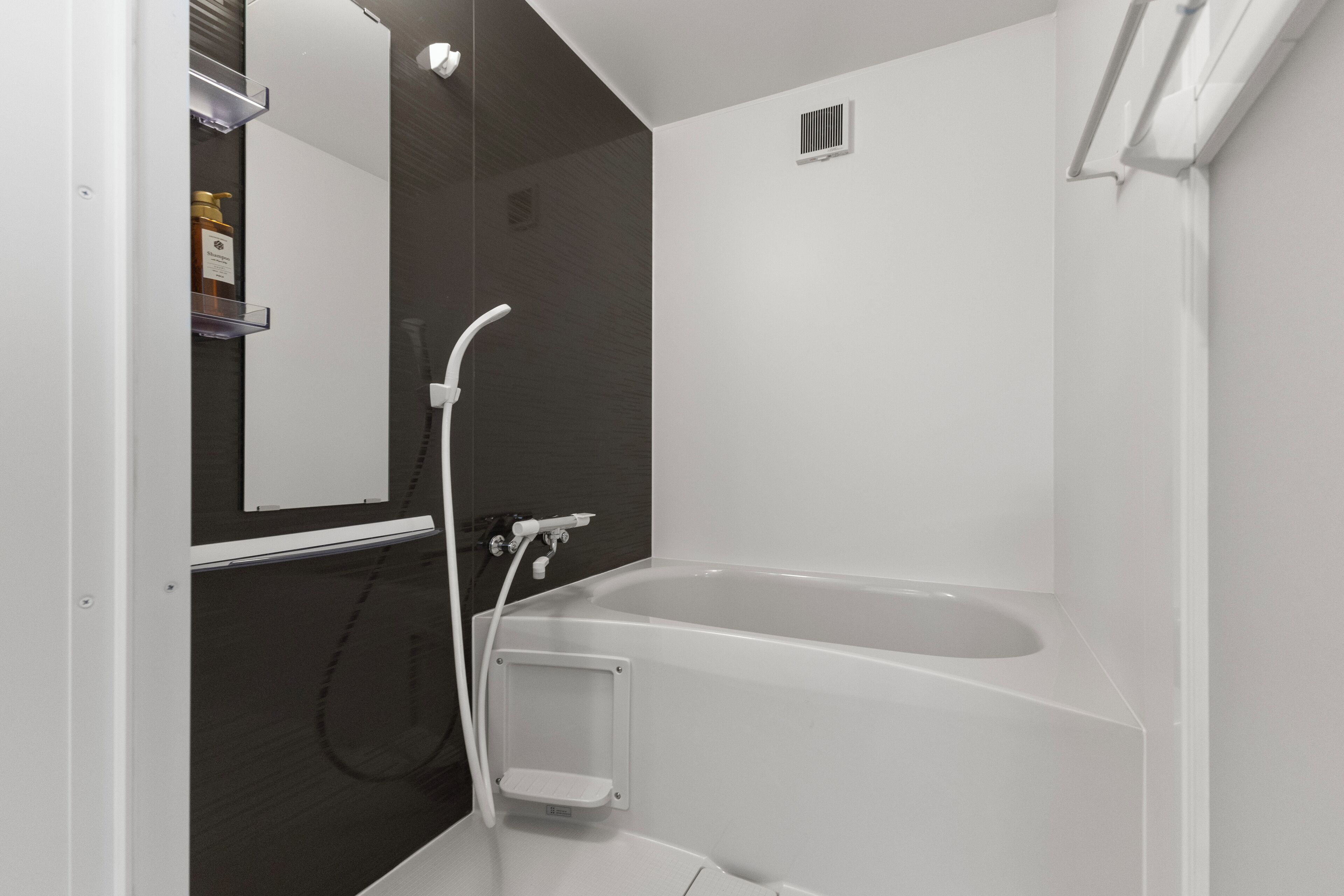 Combined shower/tub, free toiletries, hair dryer, slippers