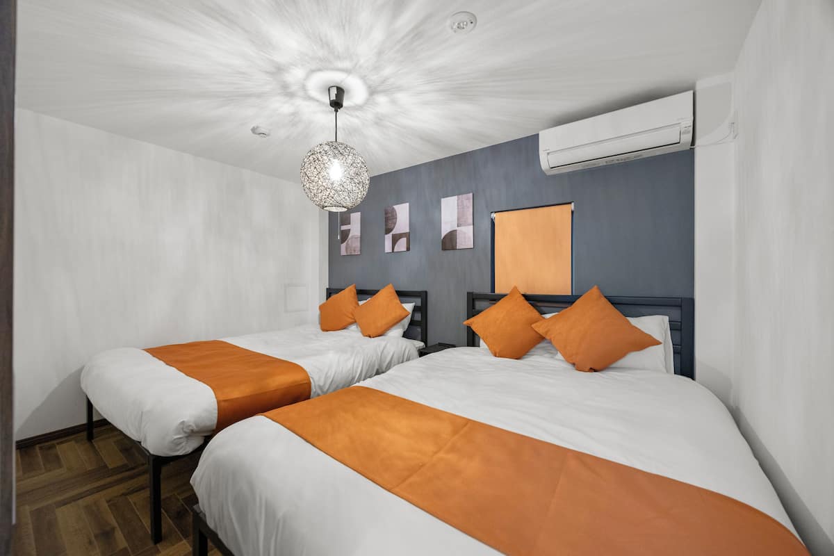 遮光窗簾/窗簾、熨斗/熨衫板、免費 Wi-Fi、床單