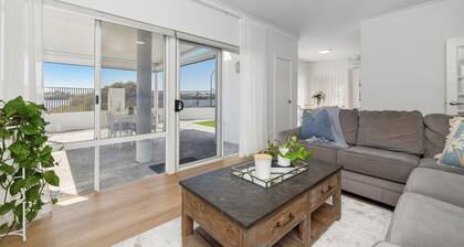 Wake Up on the River! Absolute Waterfront | Sleeps 6 | 3x2 + Garage