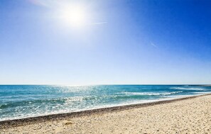 A beach with clear skies and calm sea. - Awesome apartment in Oropesa del Mar with WiFi (Oropesa del Mar)
