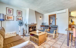 TV, DVD player - Amazing apartment in Valldemossa with WiFi (Valldemossa)