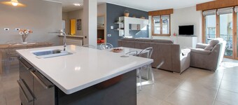 Appartement 'Foresteria Emilia' avec vue sur la montagne, terrasse privée et Wi-Fi