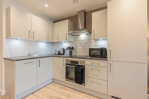 Private kitchen - City Centre Birmingham 1-Bed with WiFi and Parking (West Midlands)