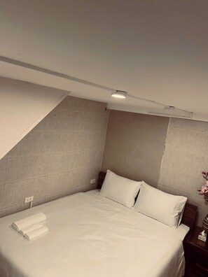 Deluxe Double Room, Non Smoking, Shared Bathroom | Desk, laptop workspace, free WiFi