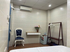 Phòng đôi Deluxe, không hút thuốc, phòng tắm riêng | Bàn, khu vực làm việc phù hợp cho laptop