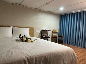 Deluxe Double Room, Non Smoking, Shared Bathroom - Omeli Homestay (Ha Noi)