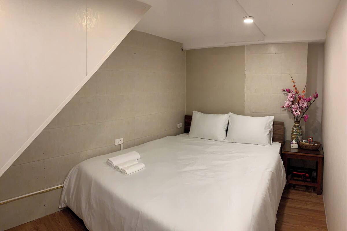 Deluxe Double Room, Non Smoking, Shared Bathroom