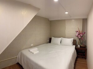 Deluxe Double Room, Non Smoking, Shared Bathroom - Omeli Homestay (Ha Noi)