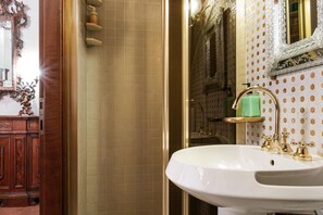 Shower - Hostmate - Venezia - Cerchieri The Venice Magic (Venice)