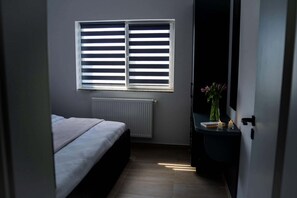 1 habitación, tabla de planchar con plancha, wifi gratis y ropa de cama 